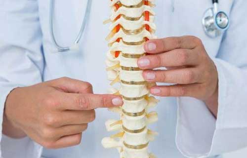 不及时治疗强直性脊柱炎危害有哪些？